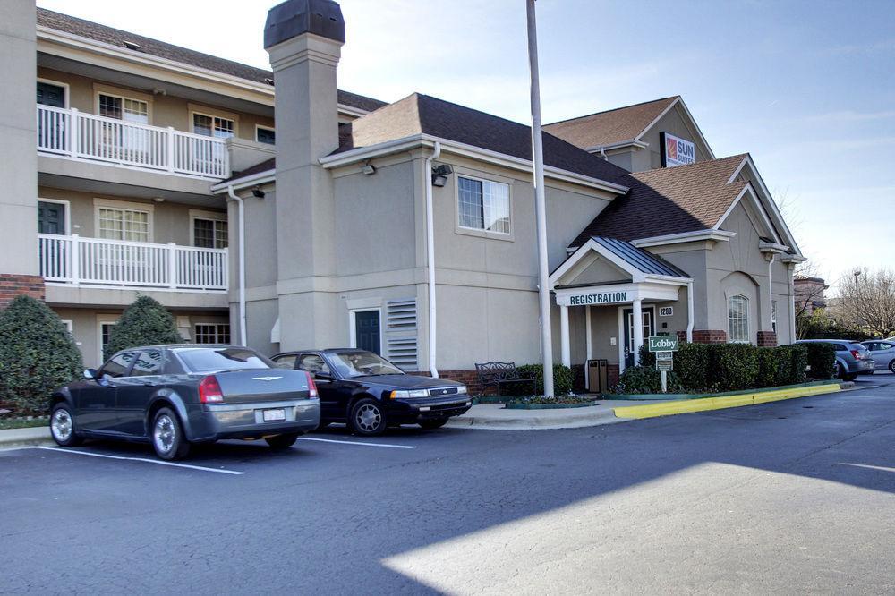 Intown Suites Extended Stay Greensboro Nc - Lanada Eksteriør billede