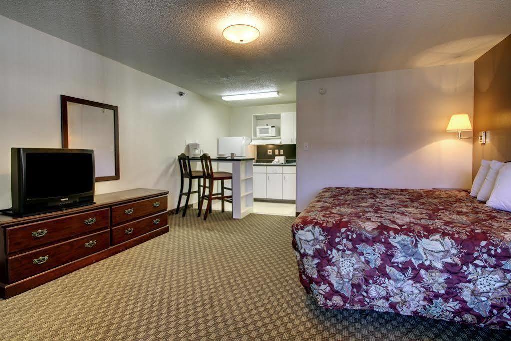 Intown Suites Extended Stay Greensboro Nc - Lanada Eksteriør billede