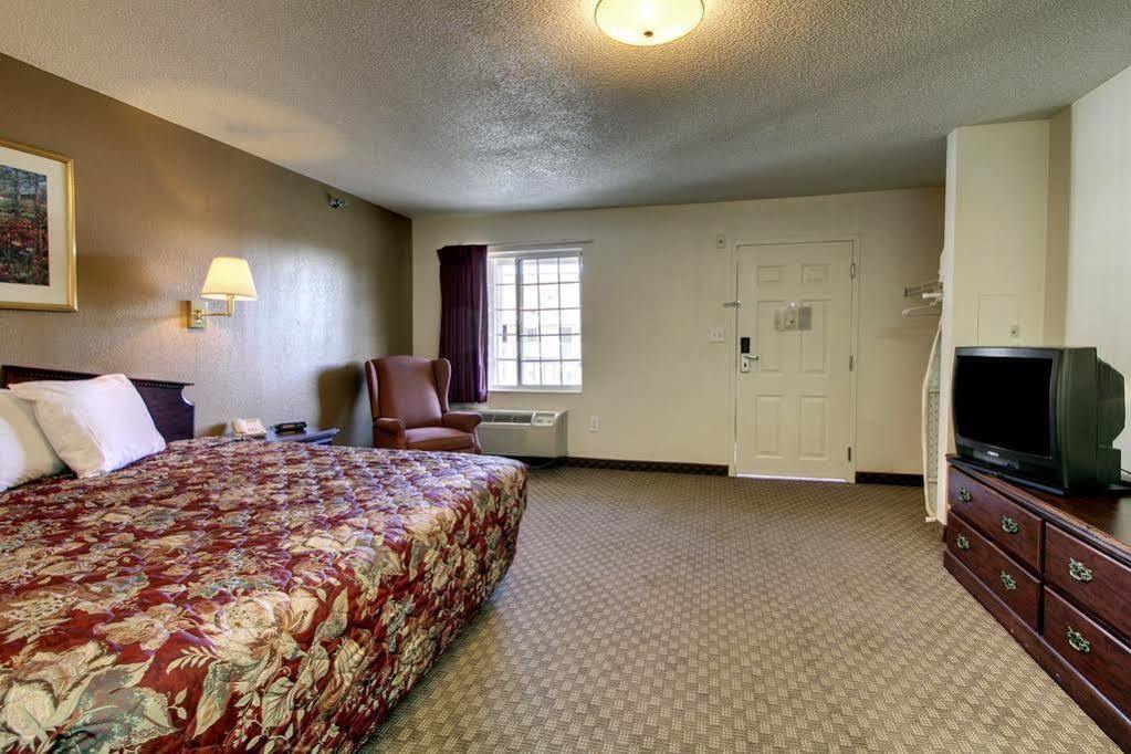 Intown Suites Extended Stay Greensboro Nc - Lanada Eksteriør billede