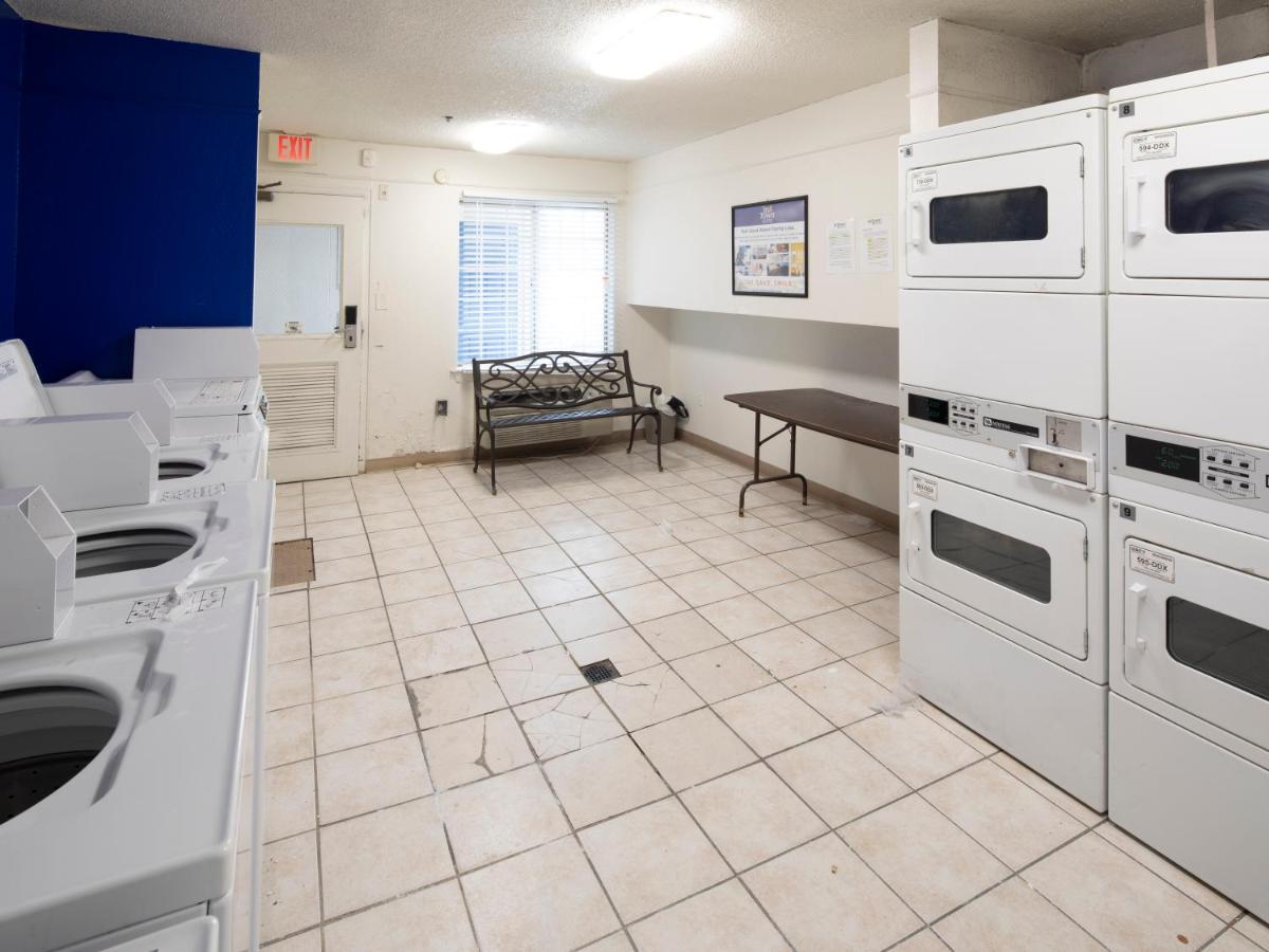 Intown Suites Extended Stay Greensboro Nc - Lanada Eksteriør billede