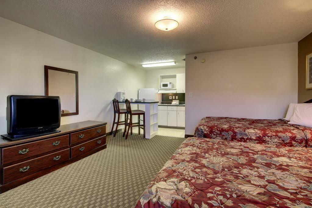 Intown Suites Extended Stay Greensboro Nc - Lanada Eksteriør billede