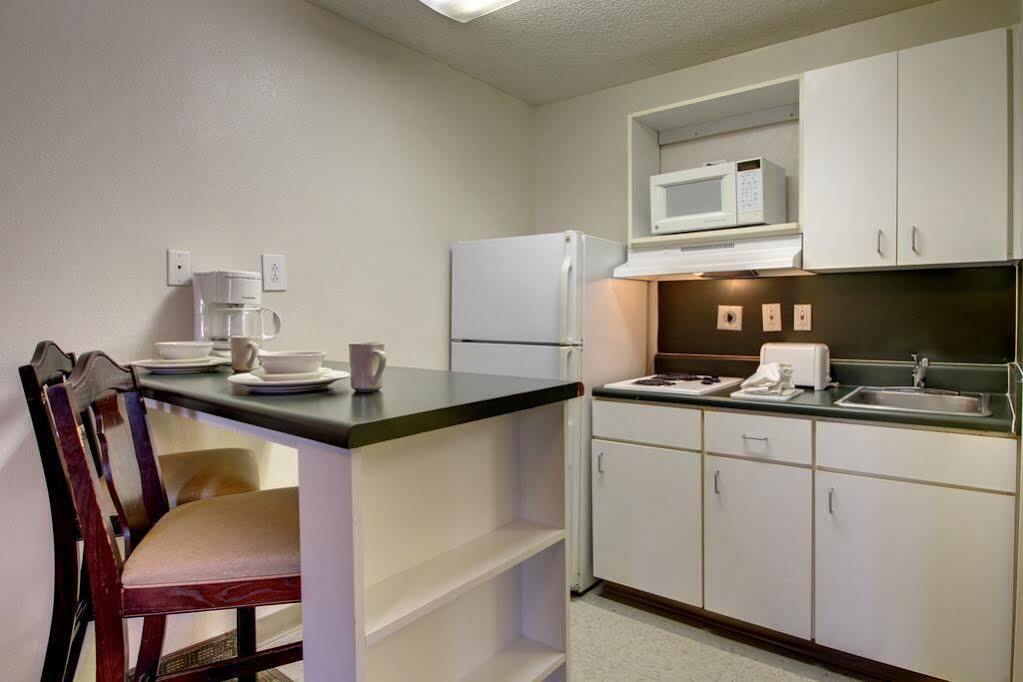 Intown Suites Extended Stay Greensboro Nc - Lanada Eksteriør billede